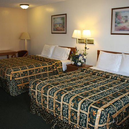 Hotel Super 8 By Wyndham Visalia Esterno foto