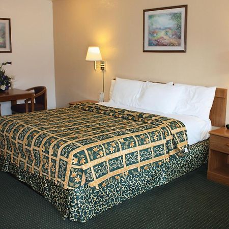 Hotel Super 8 By Wyndham Visalia Esterno foto