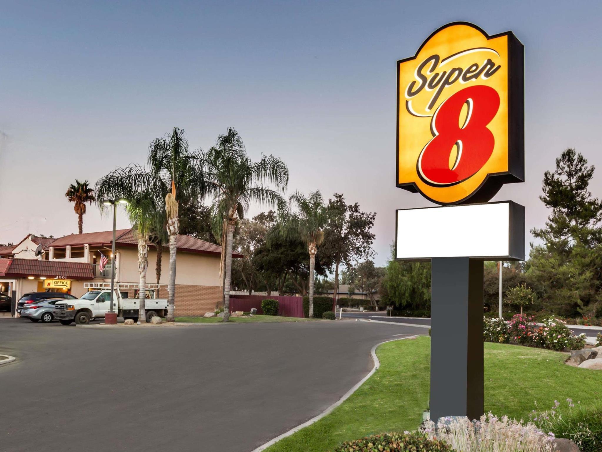 Hotel Super 8 By Wyndham Visalia Esterno foto