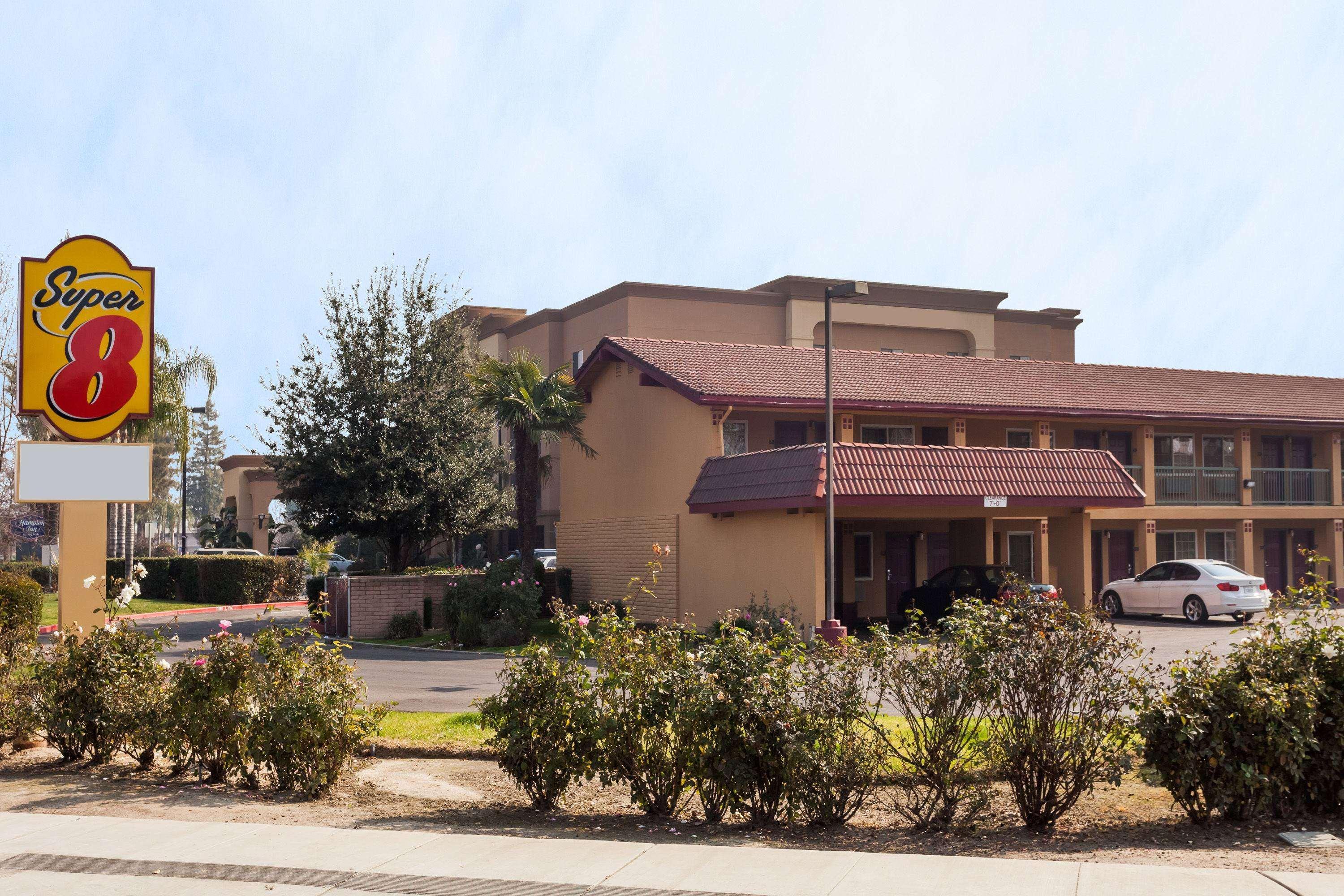 Hotel Super 8 By Wyndham Visalia Esterno foto