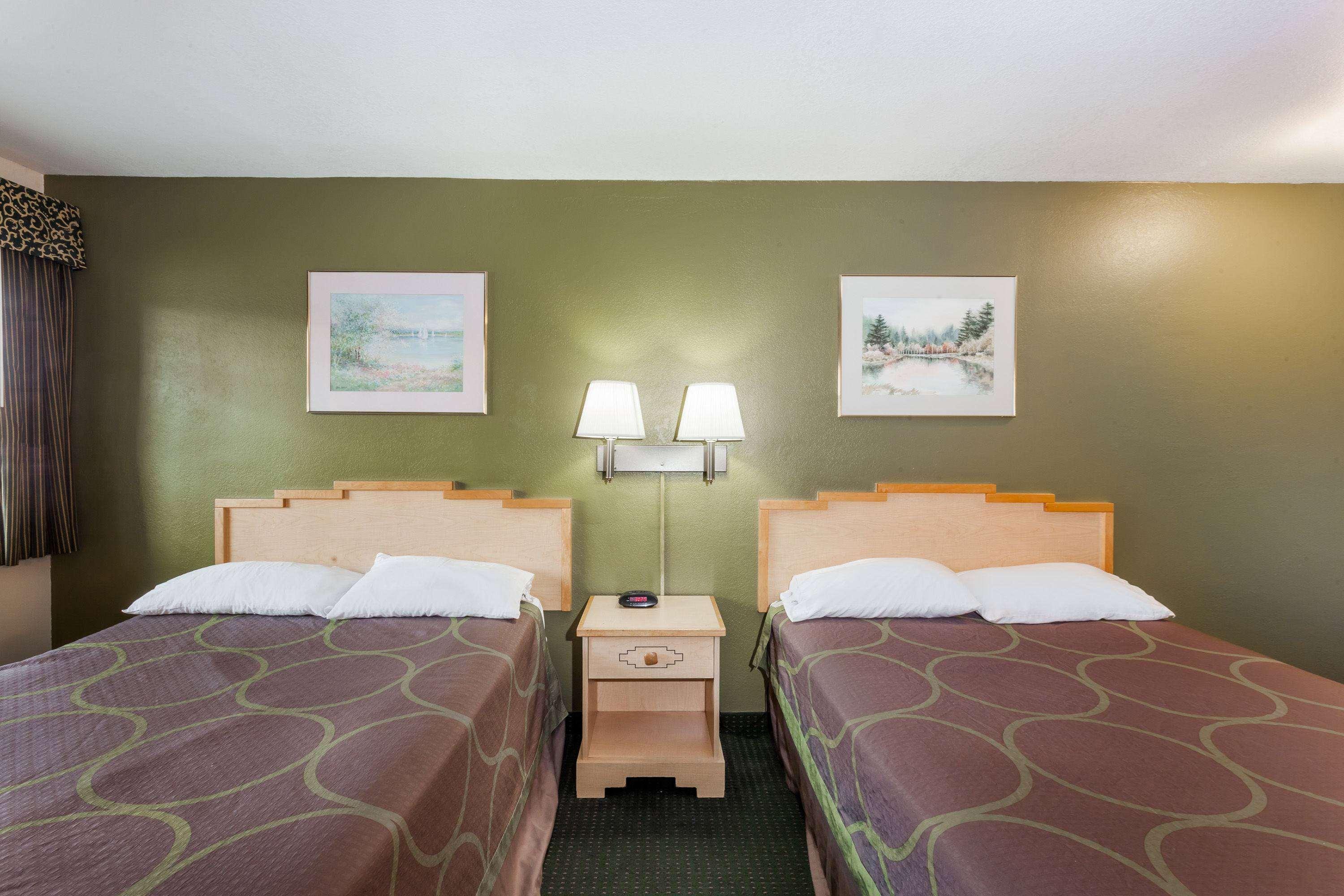 Hotel Super 8 By Wyndham Visalia Esterno foto