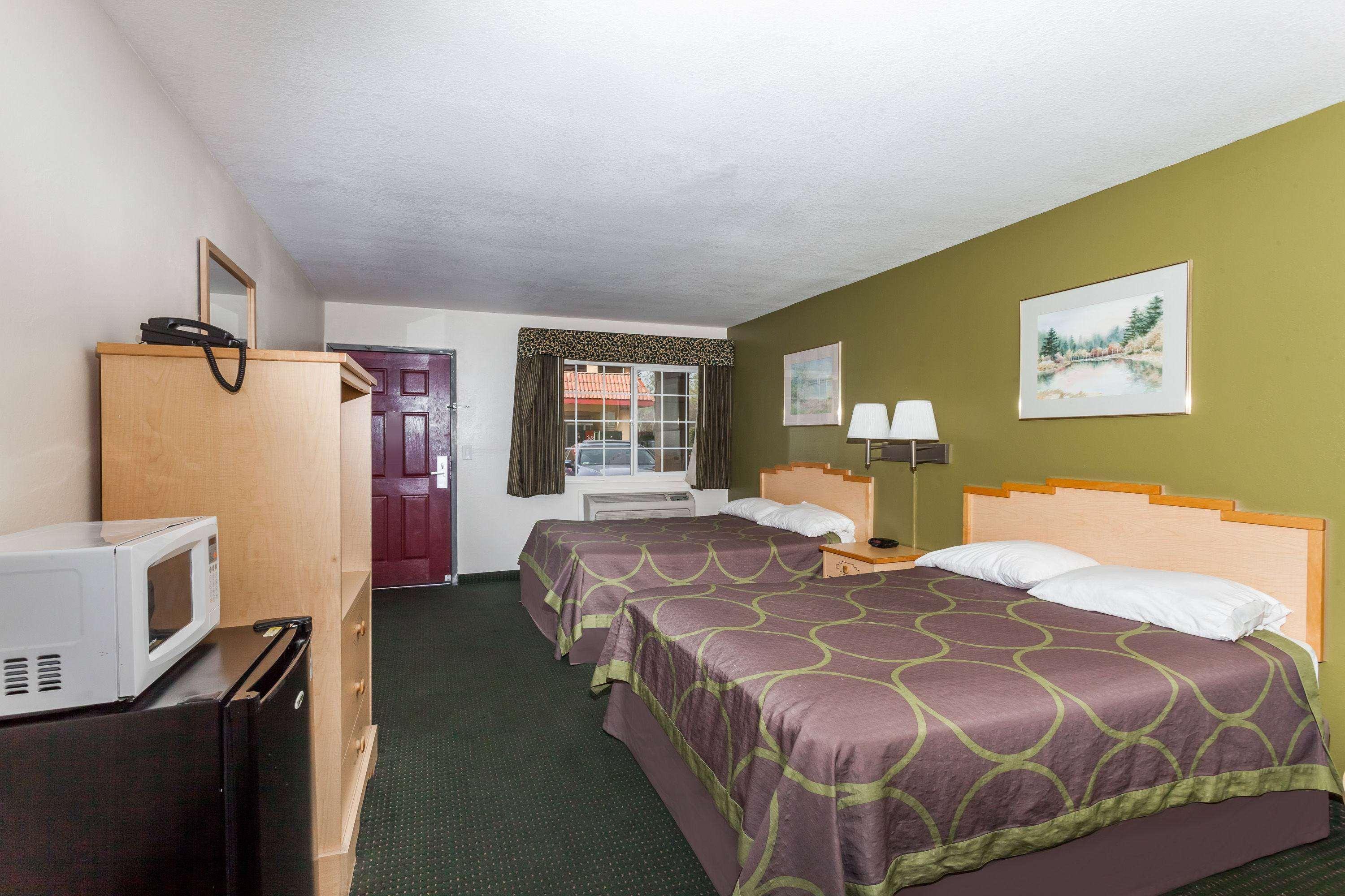 Hotel Super 8 By Wyndham Visalia Esterno foto